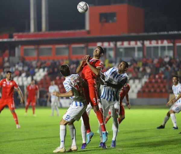 Diario HOY | General Caballero y el '12' se conforman con un empate sin goles en el Ka'arendy