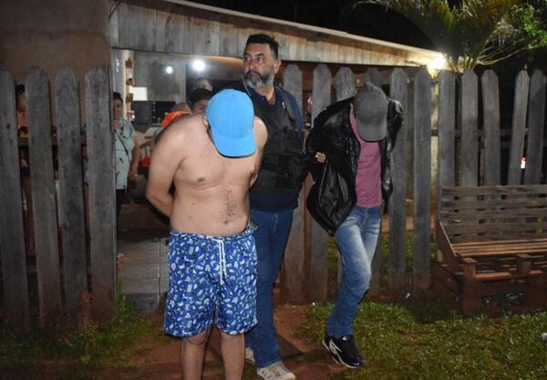 Seis hombres fueron detenidos en Pedro Juan en prosecución a robo de camioneta en Brasil - Nacionales - ABC Color