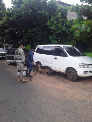 Vehículo denunciado como robado fue abandonado en Itauguá  - Nacionales - ABC Color