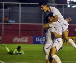Nacional 3-Guaireña 1: la escalada tricolor continúa - Fútbol - ABC Color