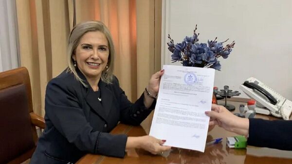 Senadora critica a los abogados que pidieron su pérdida de investidura