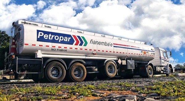 Gremio de camioneros pide que PETROPAR sea de nuevo regulador de precios de combustibles