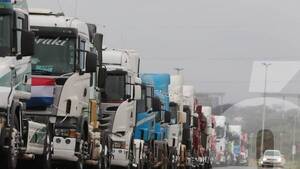 Crónica / Camioneros vuelven a presionar para que baje precio de combustible