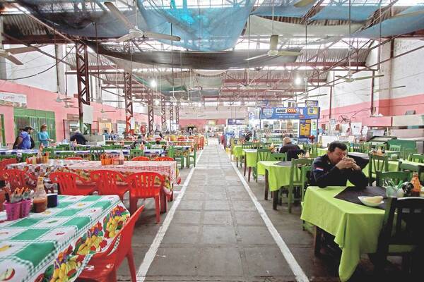 Crónica / Cocinera del mercadito defiende a Ña Ñeca: "Si es por nosotras vamos a cobrar ese precio también"