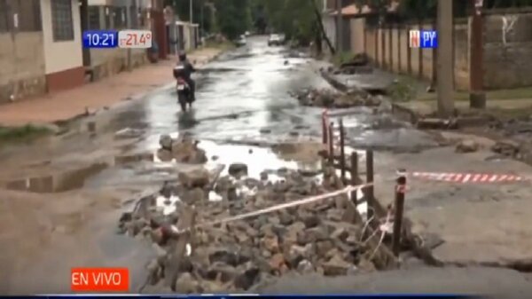 Fernando de la Mora con calles inundadas tras intensas lluvias | Noticias Paraguay
