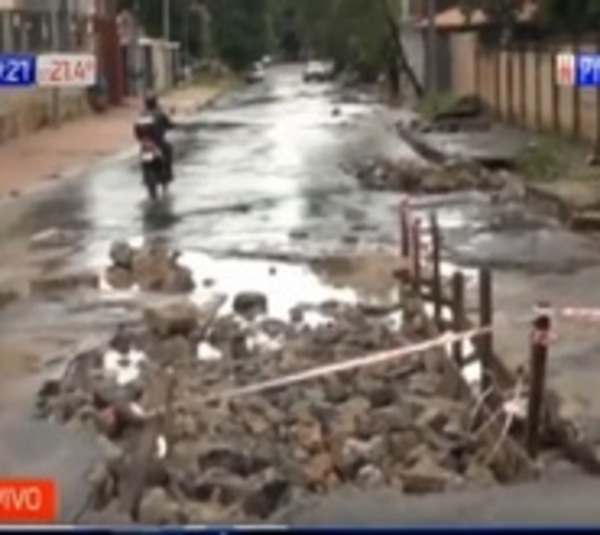 Fernando de la Mora con calles inundadas tras intensas lluvias - Paraguay.com