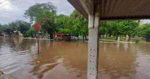 La Nación / Agua servida inundó una escuela en Asunción