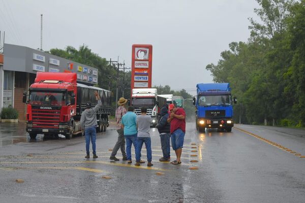 Camioneros convocan a asamblea para analizar nuevas medidas de fuerza - Nacionales - ABC Color