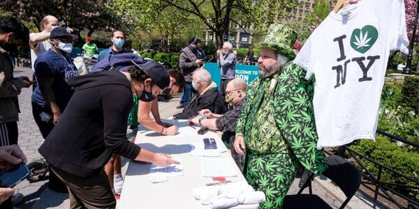 Diario HOY | Largas filas en inicio de venta de marihuana recreativa en Nueva Jersey
