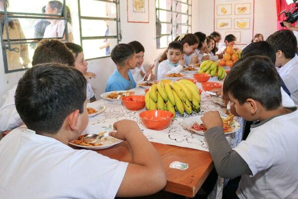 Inician distribución de almuerzo para 17000 escolares de Paraguarí - Nacionales - ABC Color