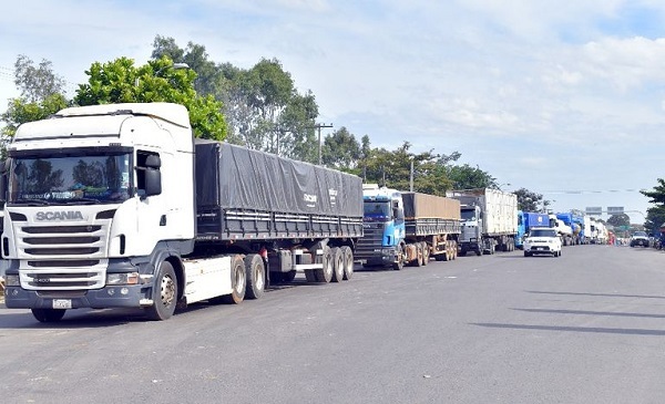 Camioneros analizan nuevas medidas de fuerza