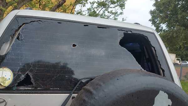 San Pedro: Denuncian que camioneros atacaron con palos y hasta balazos a camioneta