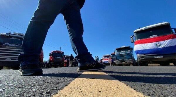 Bloquean lugares claves en San Pedro, largas filas de vehículos en el lugar – Prensa 5
