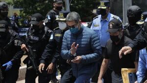 Ex presidente hondureño Hernández es extraditado a EEUU