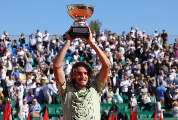Tsitsipas vence a Ivashka y a la lluvia y se medirá a Dimitrov en octavos - Tenis - ABC Color