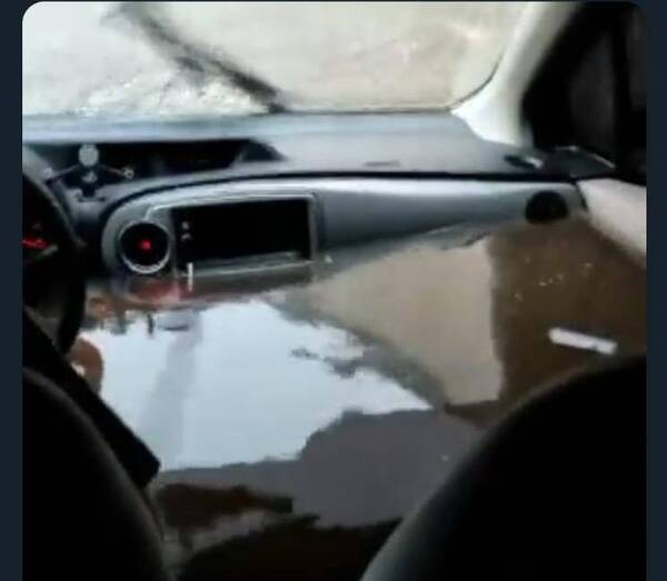 Crónica / ¡De terror! Intentó cruzar una calle y por poco termina ahogado