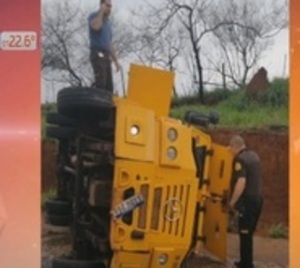 Camión transportador de caudales volcó en Misiones - Paraguay.com