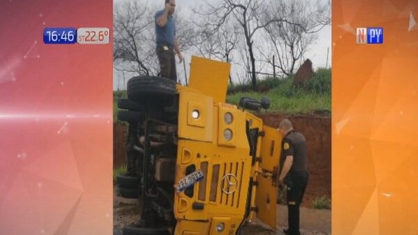 Misiones: Camión transportador de caudales volcó y hay varios heridos - PARAGUAYPE.COM