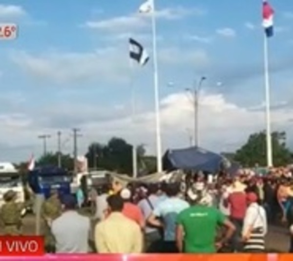 Camioneros comienzan a bloquear las rutas en San Pedro - Paraguay.com