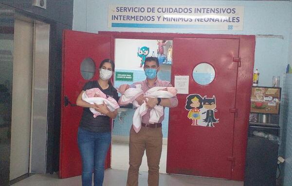 ¡Trillizas idénticas ya están en su hogar y gozan de buena salud!
