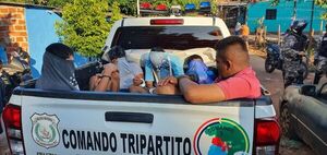 Detienen a cinco jóvenes que habrían cortado el dedo a una vecina - ABC en el Este - ABC Color