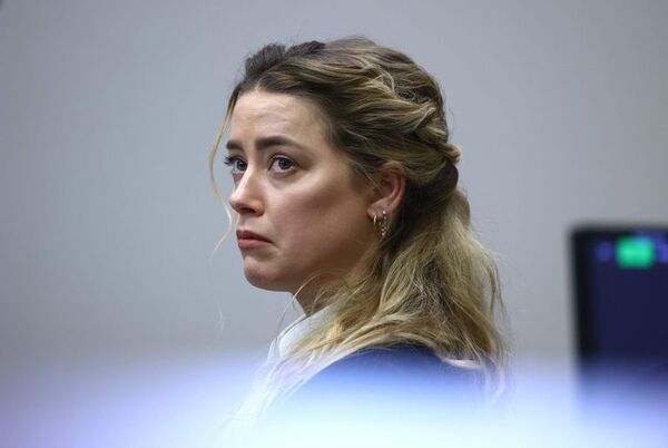 Johnny Depp asegura que Amber Heard dejó “restos fecales humanos” en su cama - Gente - ABC Color
