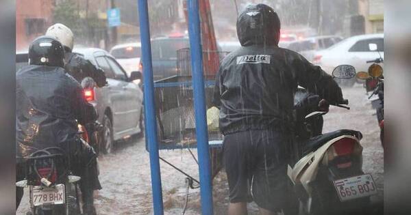 La Nación / Lluvias generaron caos en el tránsito