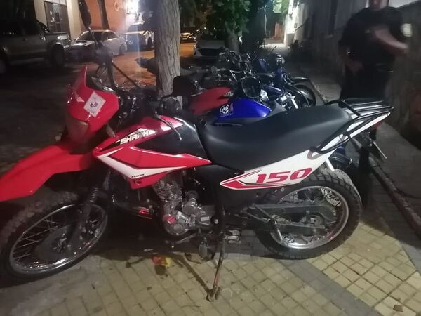 Final Feliz: ciudadano recuperó su moto, minutos después de haber denunciado el robo - Nacionales - ABC Color