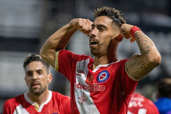 Ávalos anota y mete a Argentinos en zona de clasificación - Fútbol - ABC Color
