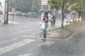 Anuncian más lluvias para este viernes | OnLivePy