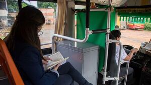 Desde esta tarde, pasajeros ya podrán leer con la línea 12