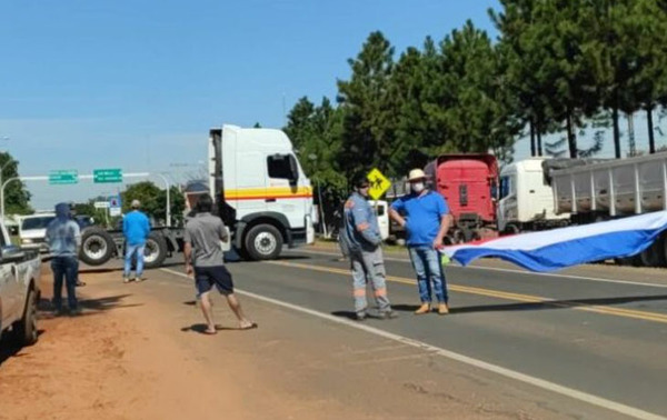 Camioneros levantan bloqueos en San Pedro – Prensa 5