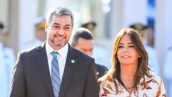 Presidente Mario Abdo y la Primera Dama viajan a Colombia para reunirse con Iván Duque y empresarios