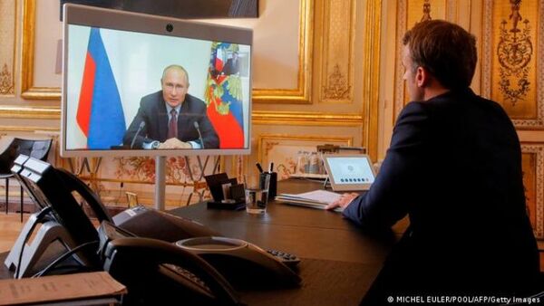 Macron aboga porque Europa hable con Putin y avizore un alto el fuego