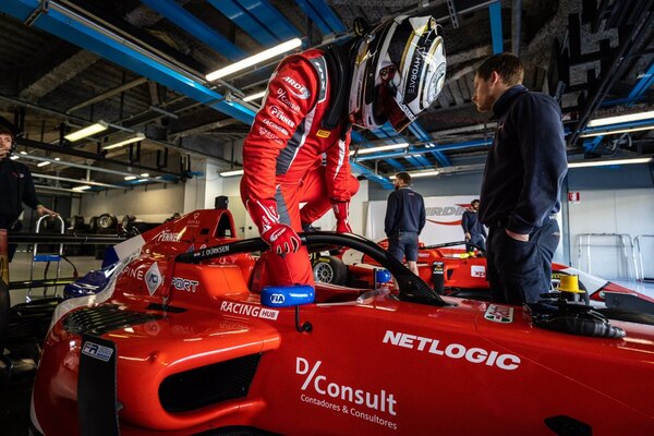 Duerksen se acomoda en una jornada interesante de pruebas en Monza