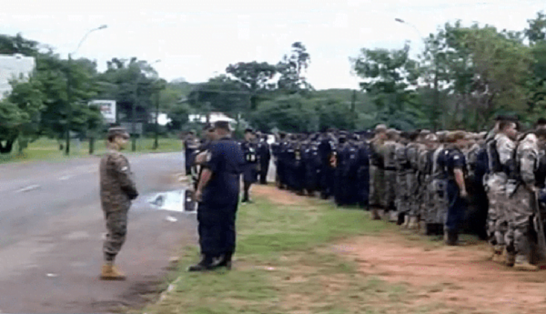 Camioneros liberan cruce 6.000 Defensores, en San Pedro - Noticiero Paraguay