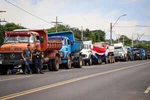 Camioneros van a “sitiar” Asunción si no aprueban ley de combustibles - Nacionales - ABC Color