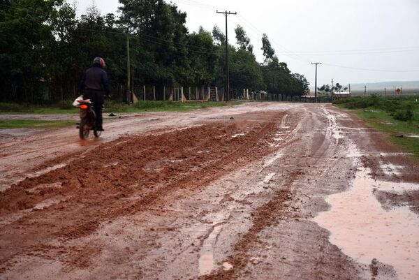 Piden pavimentar camino que une varias compañías en Caazapá - Nacionales - ABC Color