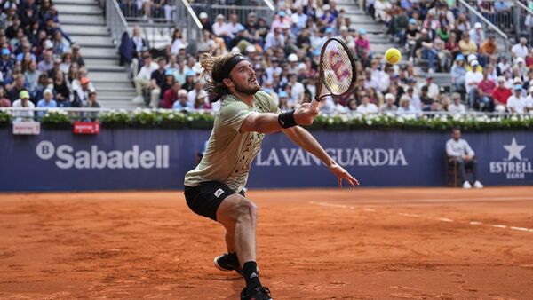 Alcaraz fulmina Stefanos Tsitsipas