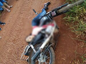 Mujer fue encontrada muerta sobre su moto