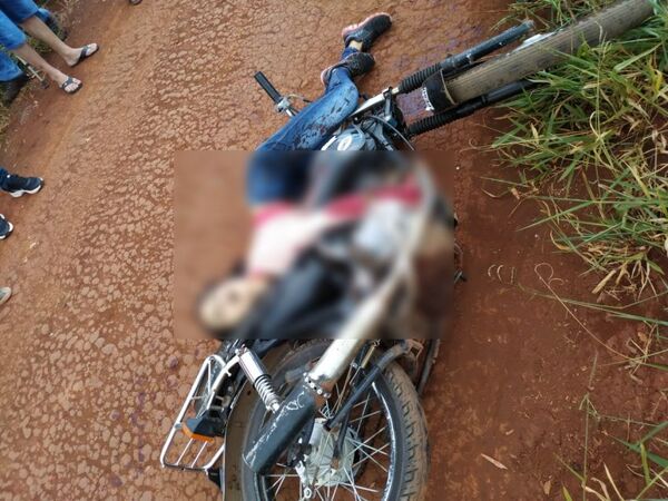 Mujer fue encontrada muerta sobre su moto