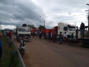 Imputan a cinco camioneros de San Pedro por incidente en cierre de ruta - Nacionales - ABC Color
