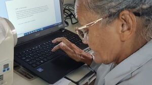 Abue chaqueña aprendió a usar la computadora a sus 65 años