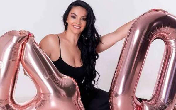 Crónica / ¡Alicia Vera entra, radiante, al club de las cuarentonas!