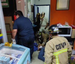 Mondaha hieren de bala a dos empleados de un supermercado