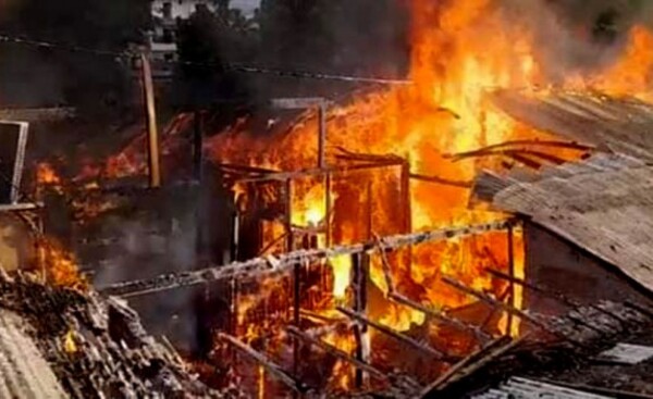 Voraz incendio redujo a cenizas un inquilinato en Hernandarias