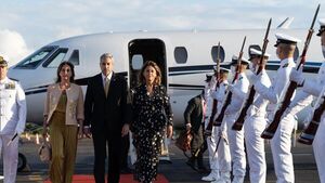 Mario Abdo Benítez llega a Colombia para visita oficial