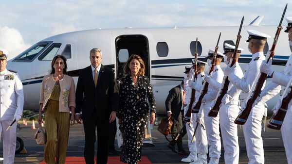 Mario Abdo Benítez llega a Colombia para visita oficial