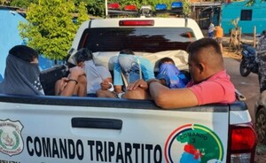 Procesan a tres jóvenes que cortaron el dedo a una vecina