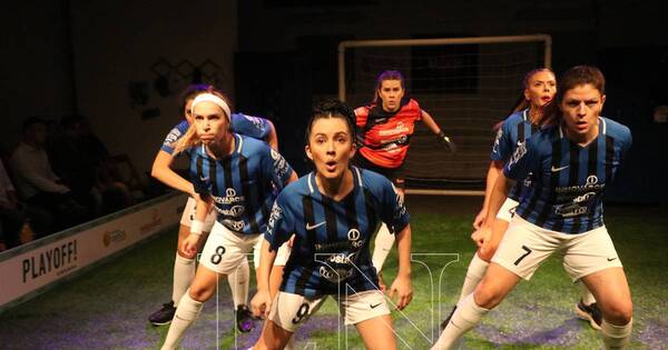 La Nación / “Playoff”, la comedia teatral que pone el rol de la mujer en debate